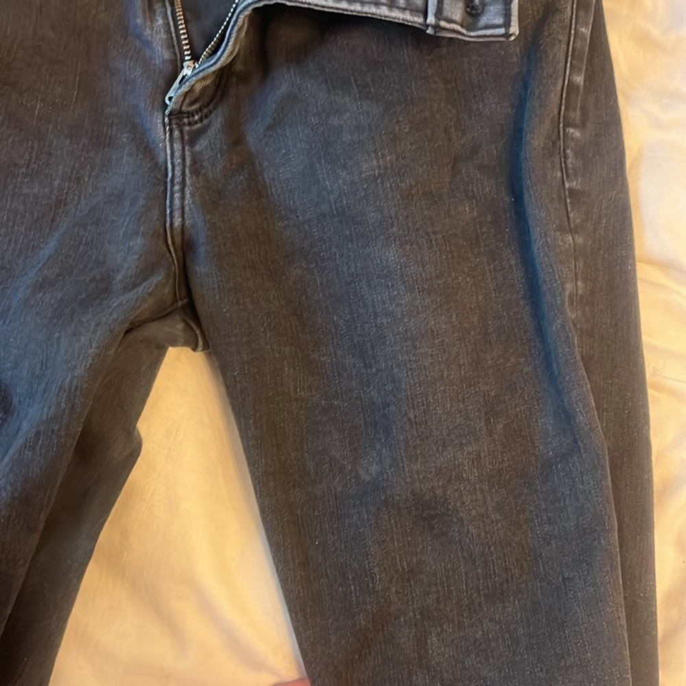Distressed Jeans - Picture 4 of 6